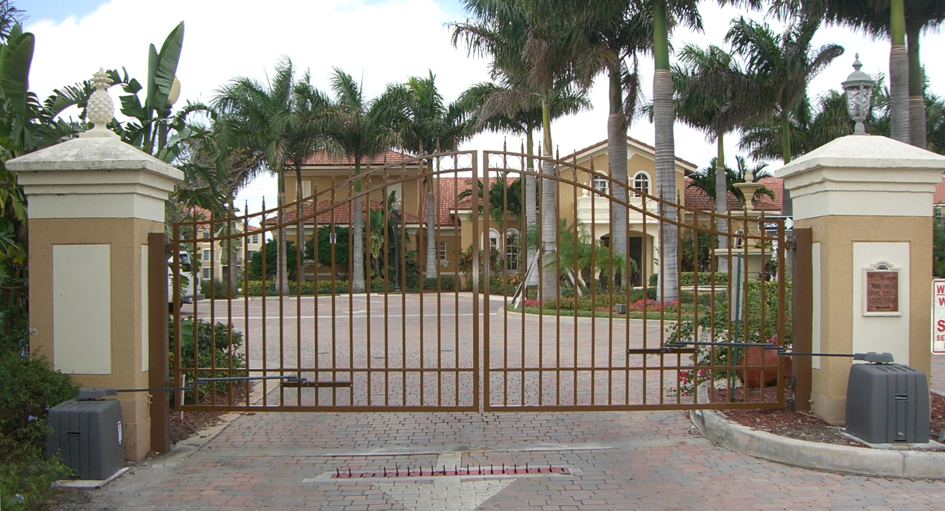 Commercial motorized estate gate installation in Boca Raton FL